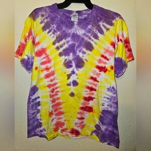 V design Tie-Dye t-shirt size Medium